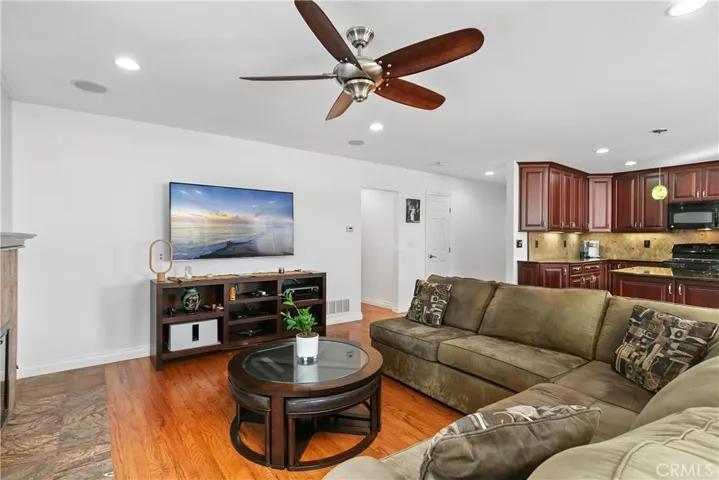1213 Mccormack Lane, Costa Mesa, California 92626