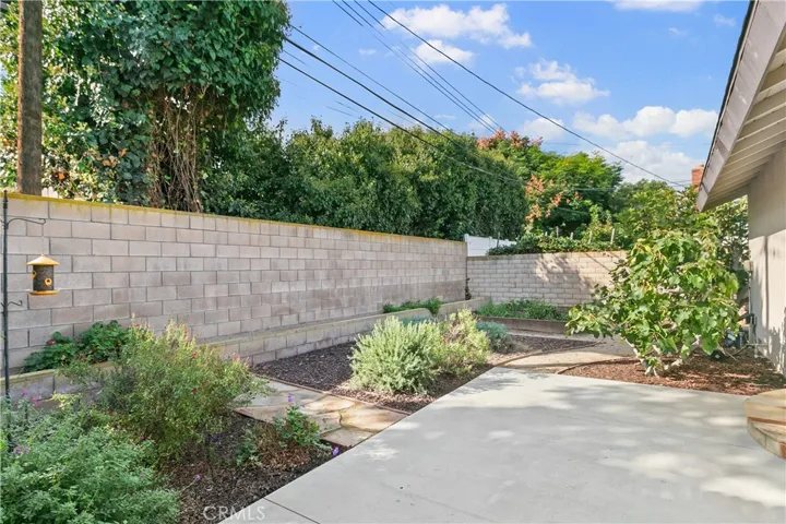 1213 Mccormack Lane, Costa Mesa, California 92626