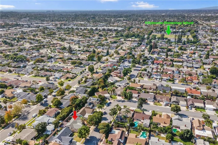 1213 Mccormack Lane, Costa Mesa, California 92626