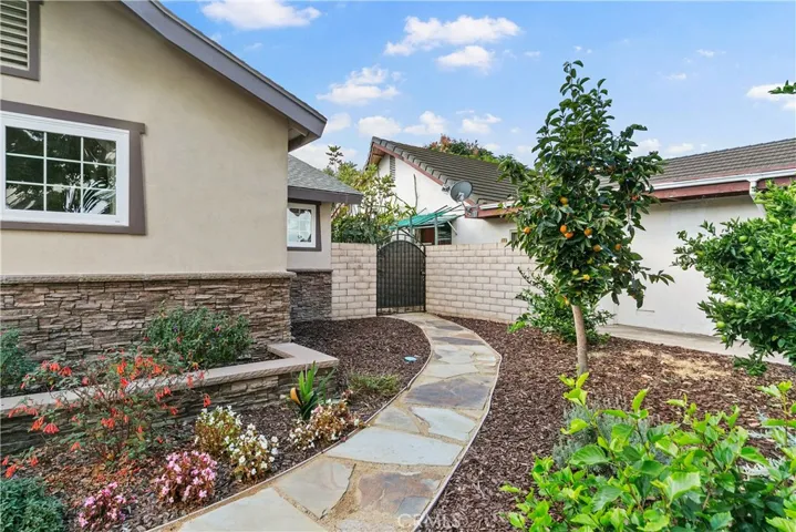 1213 Mccormack Lane, Costa Mesa, California 92626