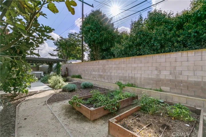 1213 Mccormack Lane, Costa Mesa, California 92626