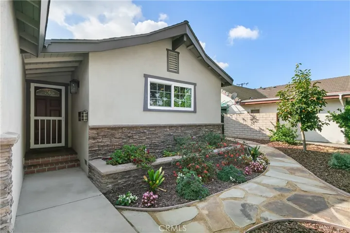 1213 Mccormack Lane, Costa Mesa, California 92626