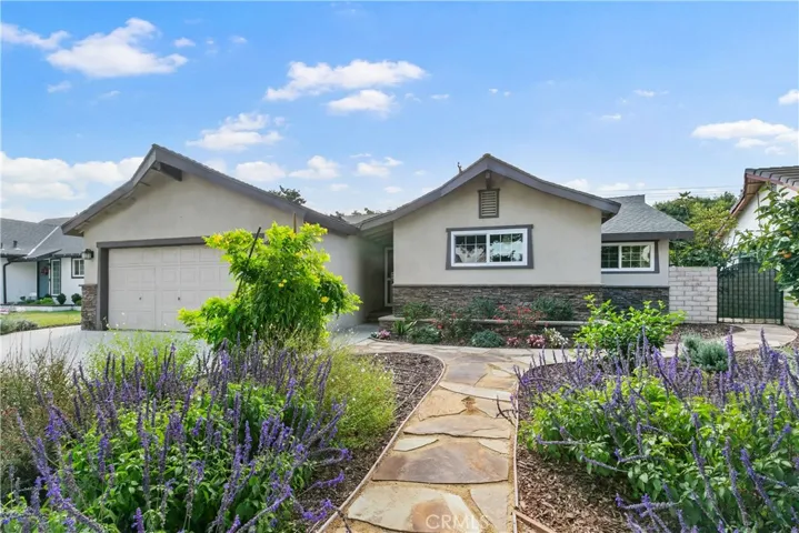 1213 Mccormack Lane, Costa Mesa, California 92626