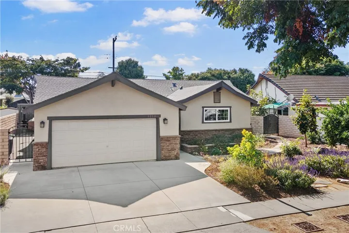 1213 Mccormack Lane, Costa Mesa, California 92626