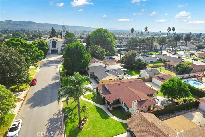WALKING DISTANCE TO SACRED HEART CATHOLIC CHURCH AND SCHOOL