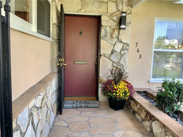 LOVELY CUSTOM STONE ENTRY
