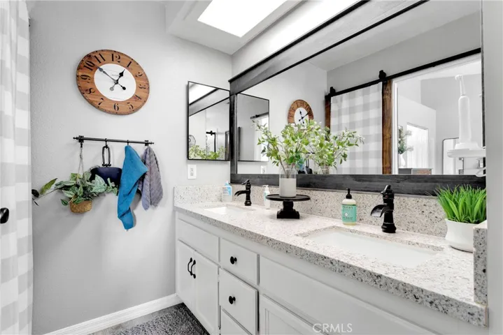 14389 Musgrave Road, Oak Hills, California 92344