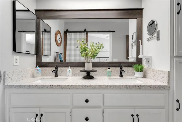 14389 Musgrave Road, Oak Hills, California 92344