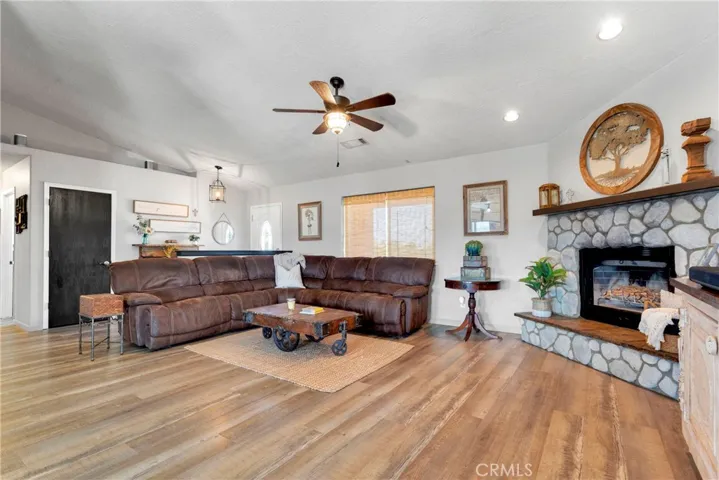14389 Musgrave Road, Oak Hills, California 92344