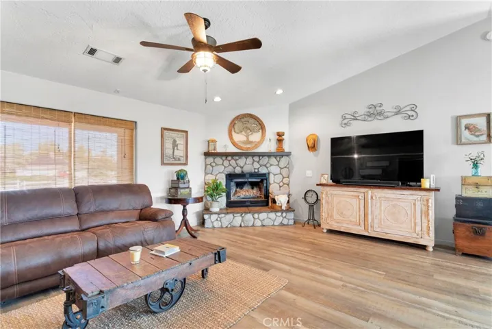 14389 Musgrave Road, Oak Hills, California 92344