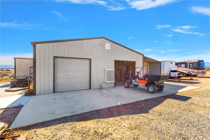 14389 Musgrave Road, Oak Hills, California 92344