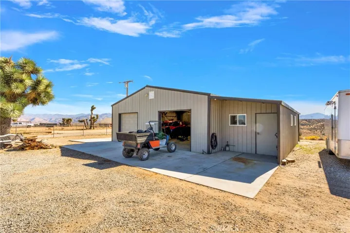 14389 Musgrave Road, Oak Hills, California 92344