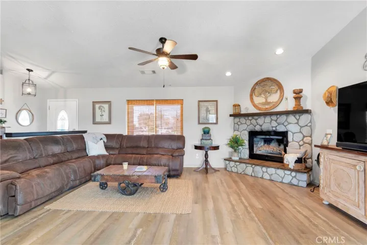 14389 Musgrave Road, Oak Hills, California 92344
