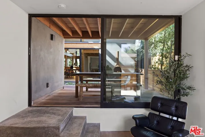 938 Amoroso Place, Venice, California 90291