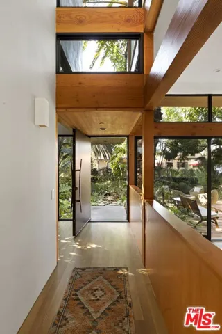 938 Amoroso Place, Venice, California 90291