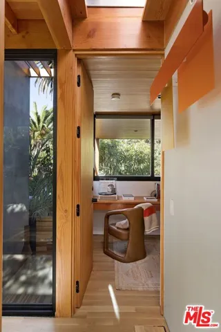 938 Amoroso Place, Venice, California 90291