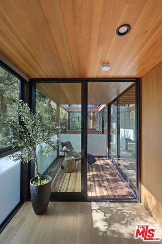 938 Amoroso Place, Venice, California 90291