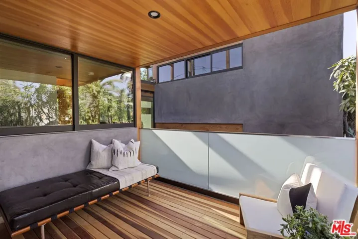 938 Amoroso Place, Venice, California 90291