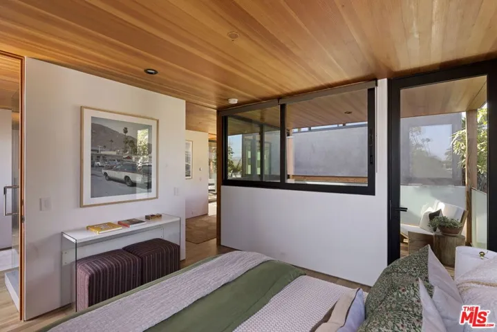 938 Amoroso Place, Venice, California 90291