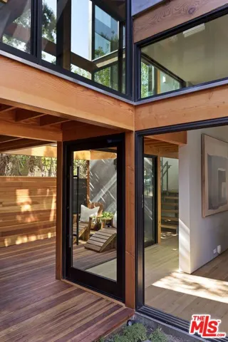 938 Amoroso Place, Venice, California 90291