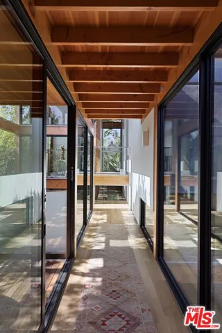 938 Amoroso Place, Venice, California 90291