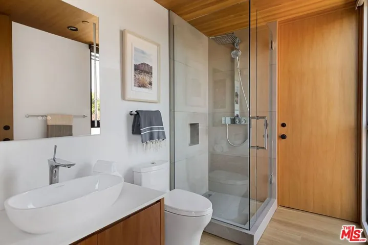 938 Amoroso Place, Venice, California 90291