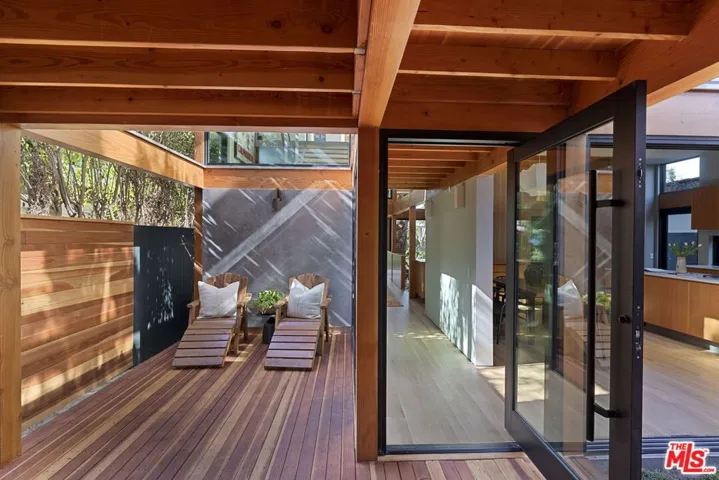 938 Amoroso Place, Venice, California 90291