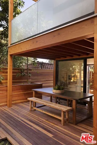938 Amoroso Place, Venice, California 90291
