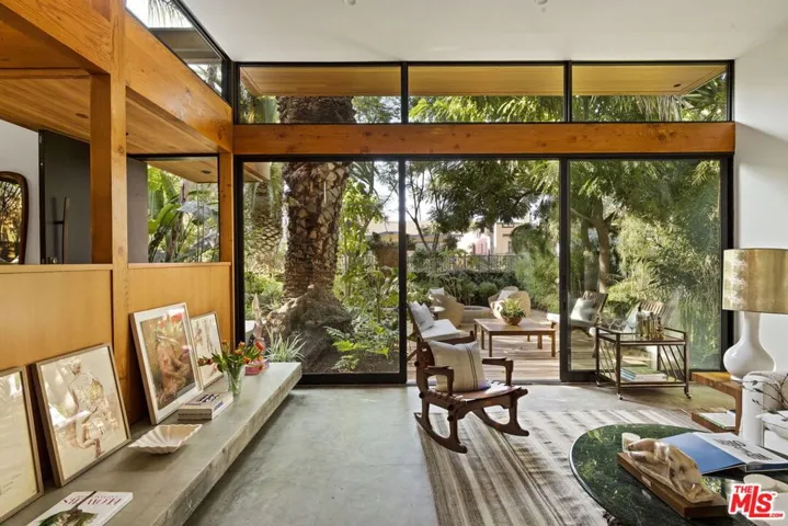 938 Amoroso Place, Venice, California 90291