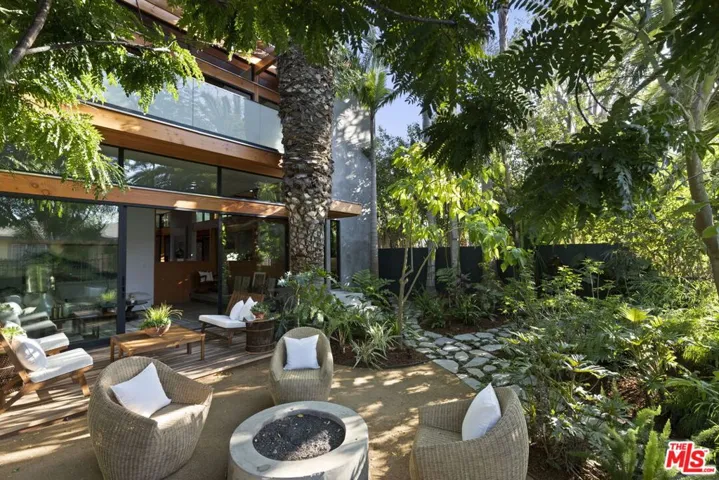 938 Amoroso Place, Venice, California 90291
