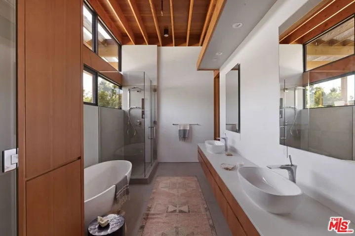 938 Amoroso Place, Venice, California 90291