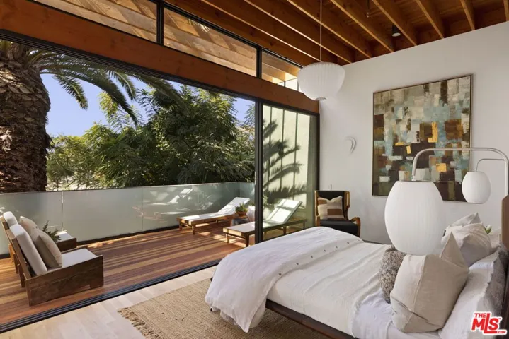 938 Amoroso Place, Venice, California 90291