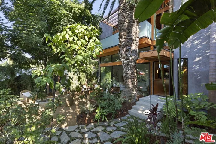 938 Amoroso Place, Venice, California 90291