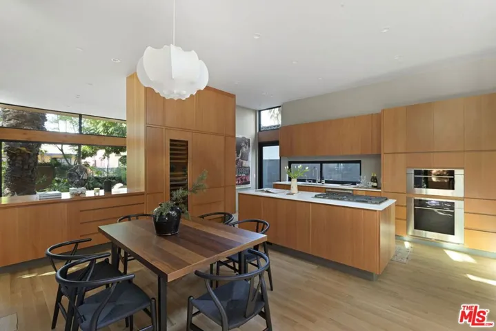 938 Amoroso Place, Venice, California 90291