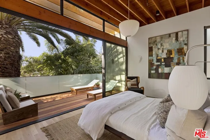 938 Amoroso Place, Venice, California 90291