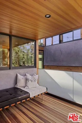 938 Amoroso Place, Venice, California 90291