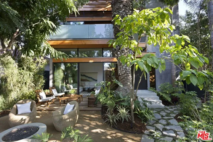 938 Amoroso Place, Venice, California 90291
