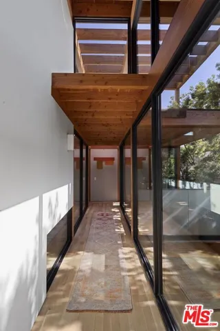 938 Amoroso Place, Venice, California 90291