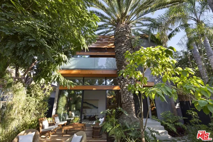 938 Amoroso Place, Venice, California 90291
