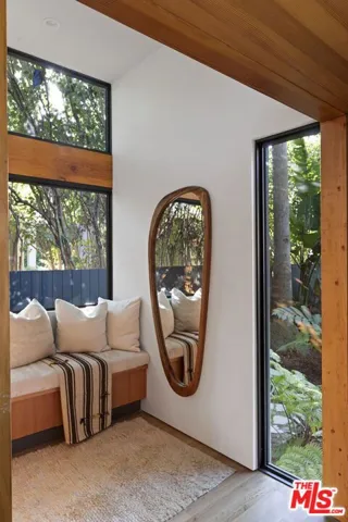 938 Amoroso Place, Venice, California 90291