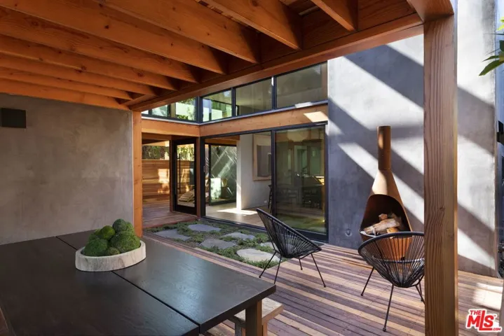 938 Amoroso Place, Venice, California 90291