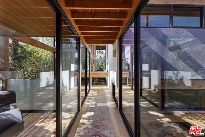 938 Amoroso Place, Venice, California 90291