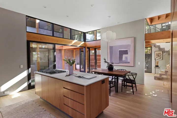 938 Amoroso Place, Venice, California 90291