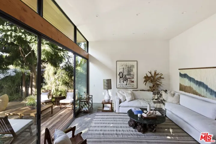 938 Amoroso Place, Venice, California 90291