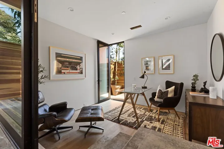 938 Amoroso Place, Venice, California 90291