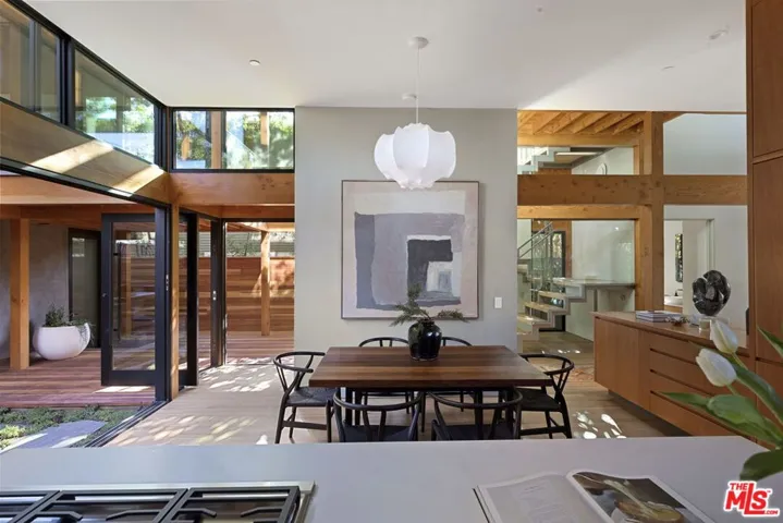 938 Amoroso Place, Venice, California 90291