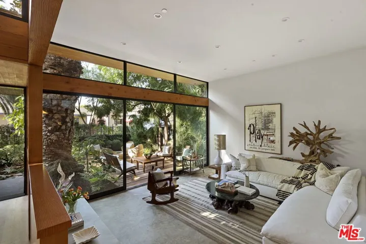 938 Amoroso Place, Venice, California 90291