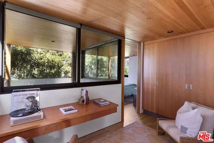 938 Amoroso Place, Venice, California 90291