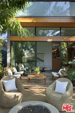 938 Amoroso Place, Venice, California 90291