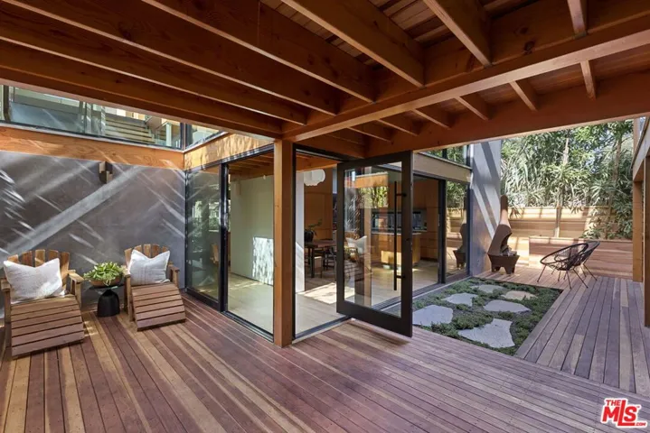 938 Amoroso Place, Venice, California 90291